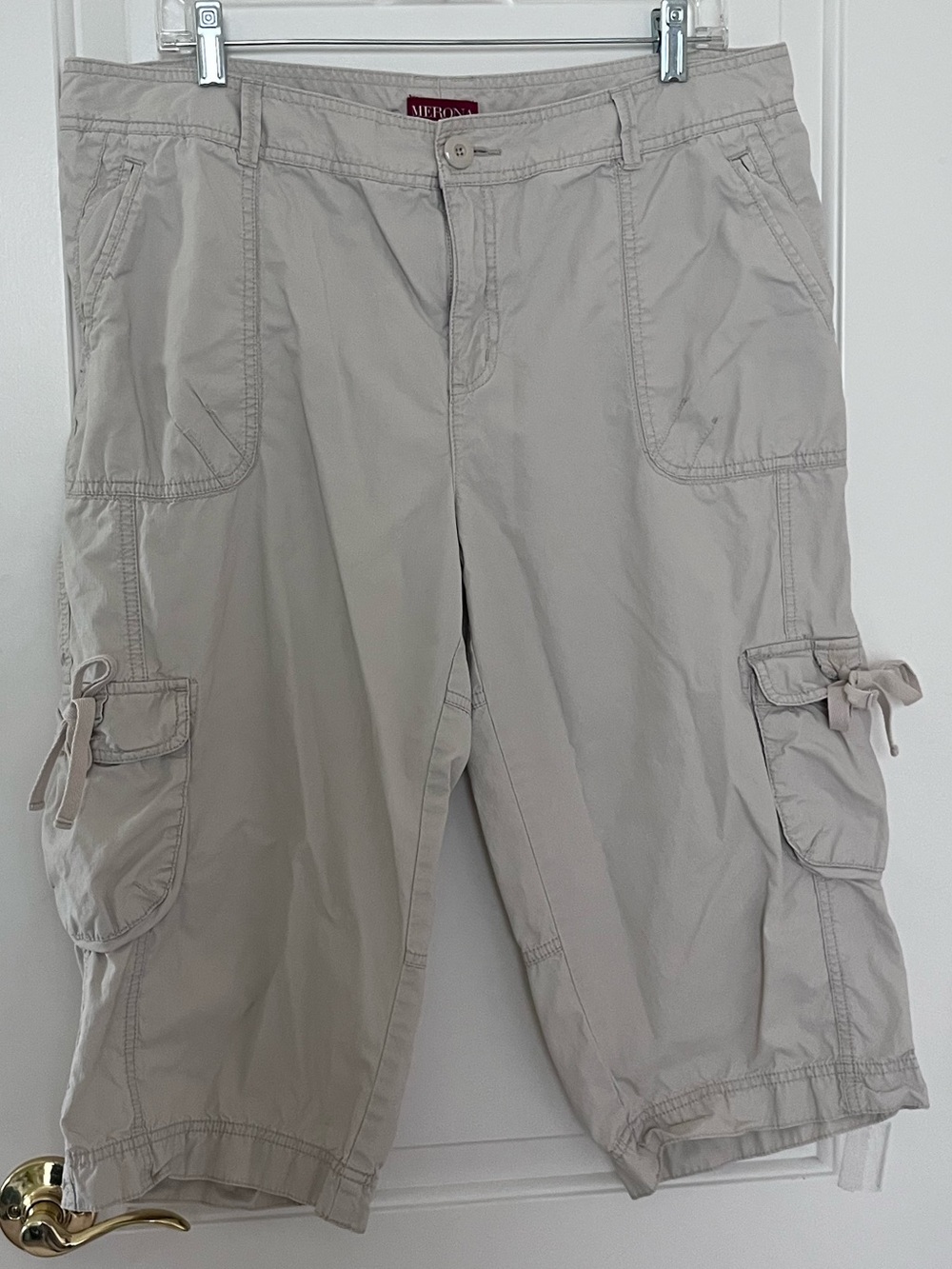 Merona Light Beige Cotton Capris with Green Trim